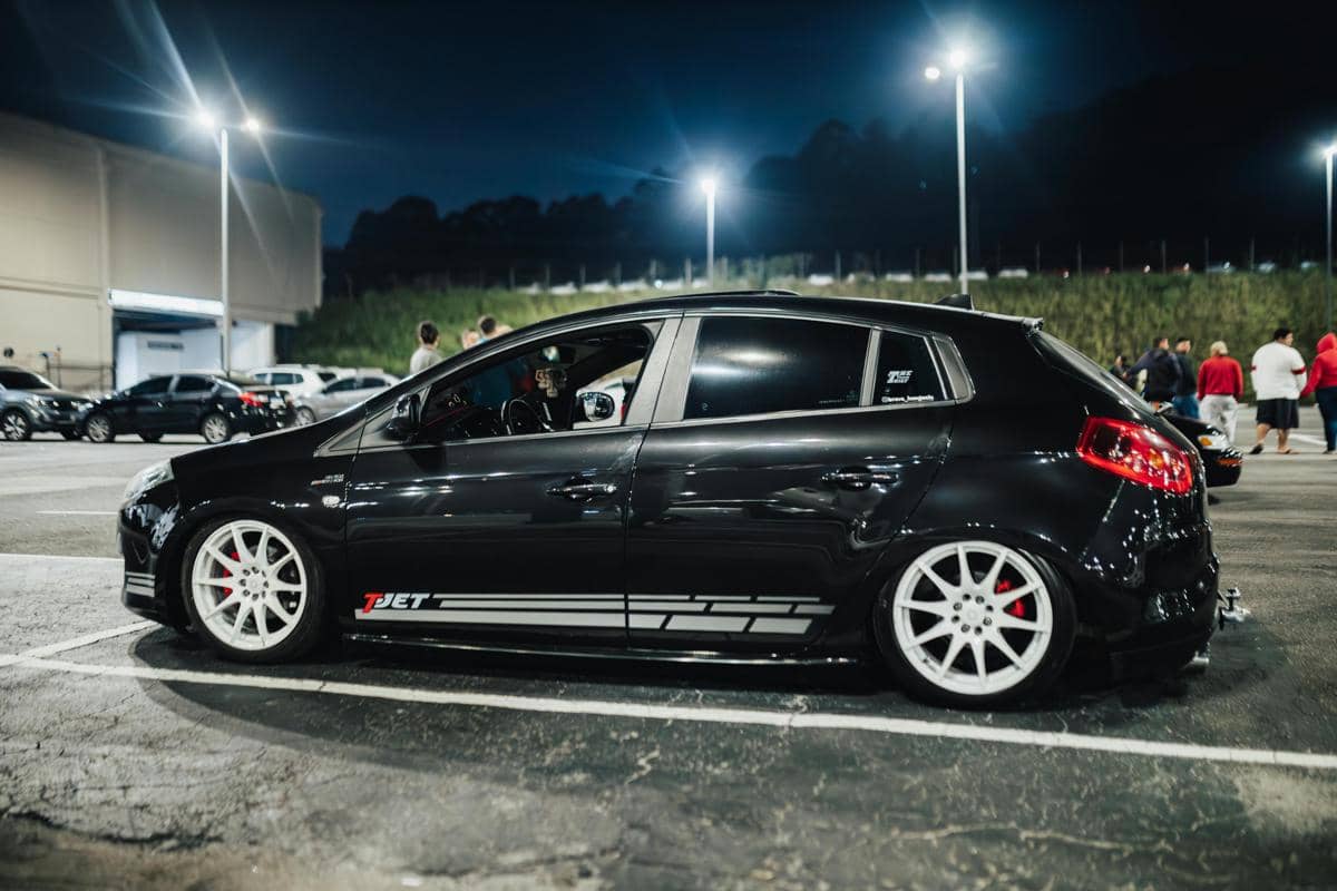 ilustrasi mobil hatchback