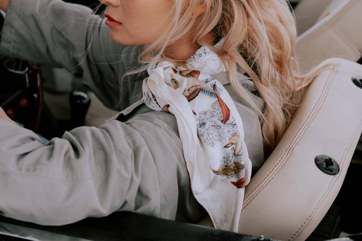 3 Panduan Memilih Scarf yang Pas, Biar Makin Stylish!