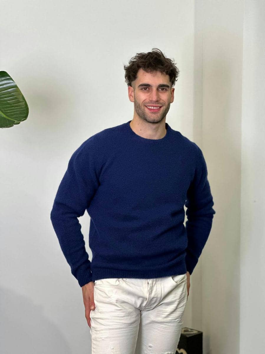 ilustrasi sweater cashmere (pexels.com/Davide Comunian)