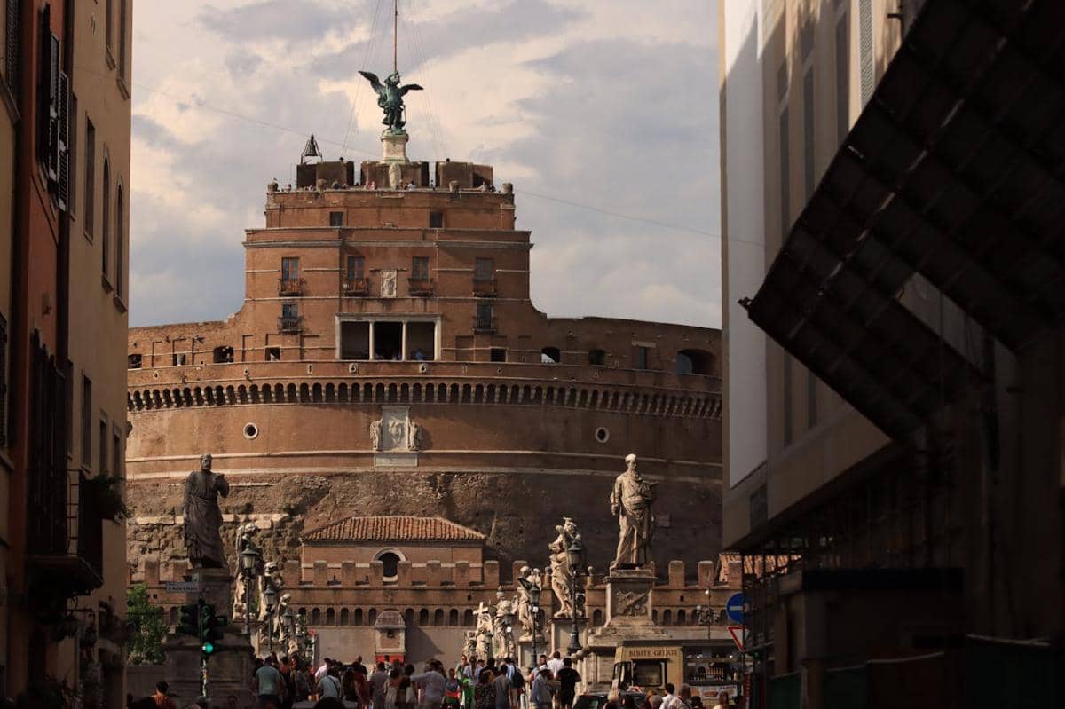 ilustrasi Hadrian di Roma