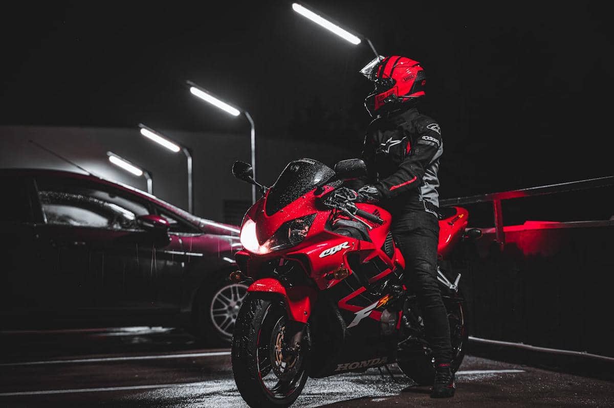 5 Hal yang Membuat Pengguna Motor Sport Terlihat Lebih Percaya Diri