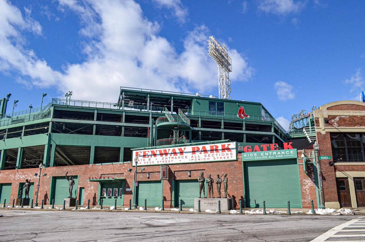 ilustrasi Green Monster di Boston