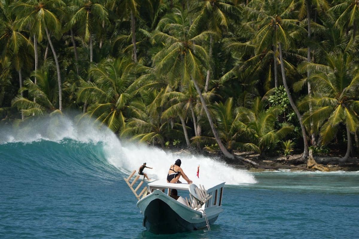 5 Lokasi Terfavorit Bagi Peselancar di Dunia, Ada Indonesia!