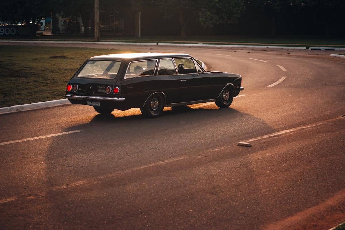 ilustrasi mobil wagon