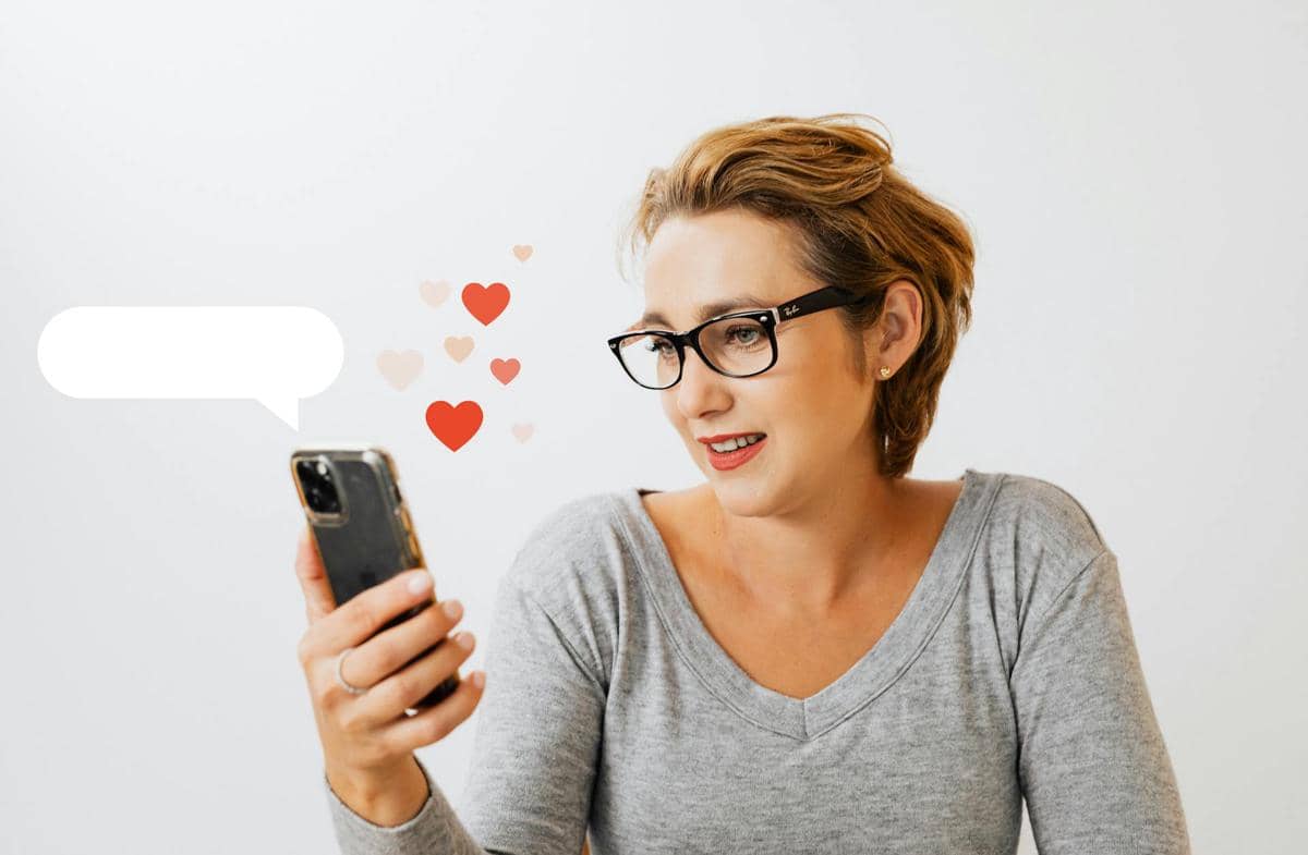 ilustrasi love bombing lewat chat