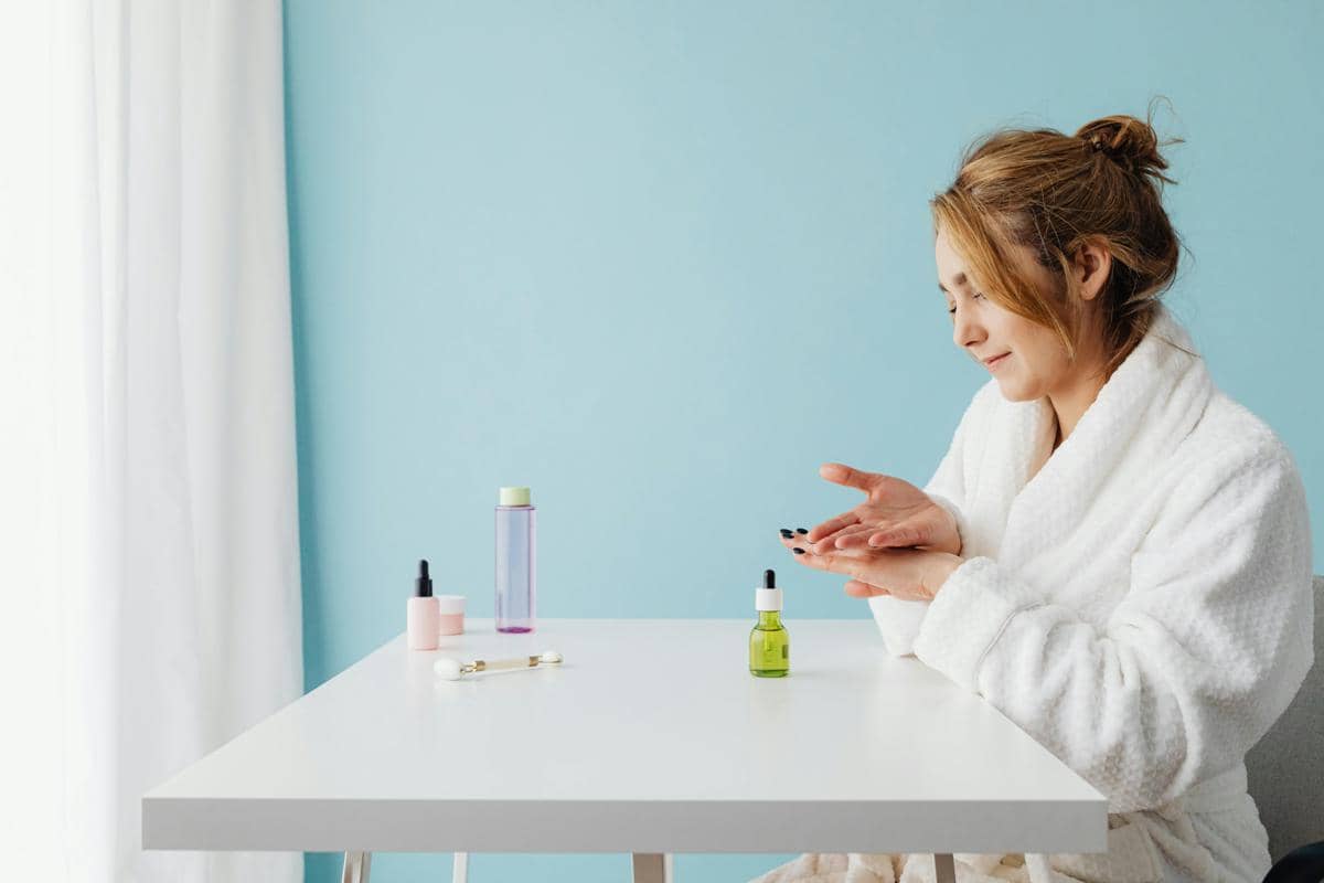 4 Bahaya Menggunakan Skincare Kadaluwarsa, Picu Berbagai Risiko!