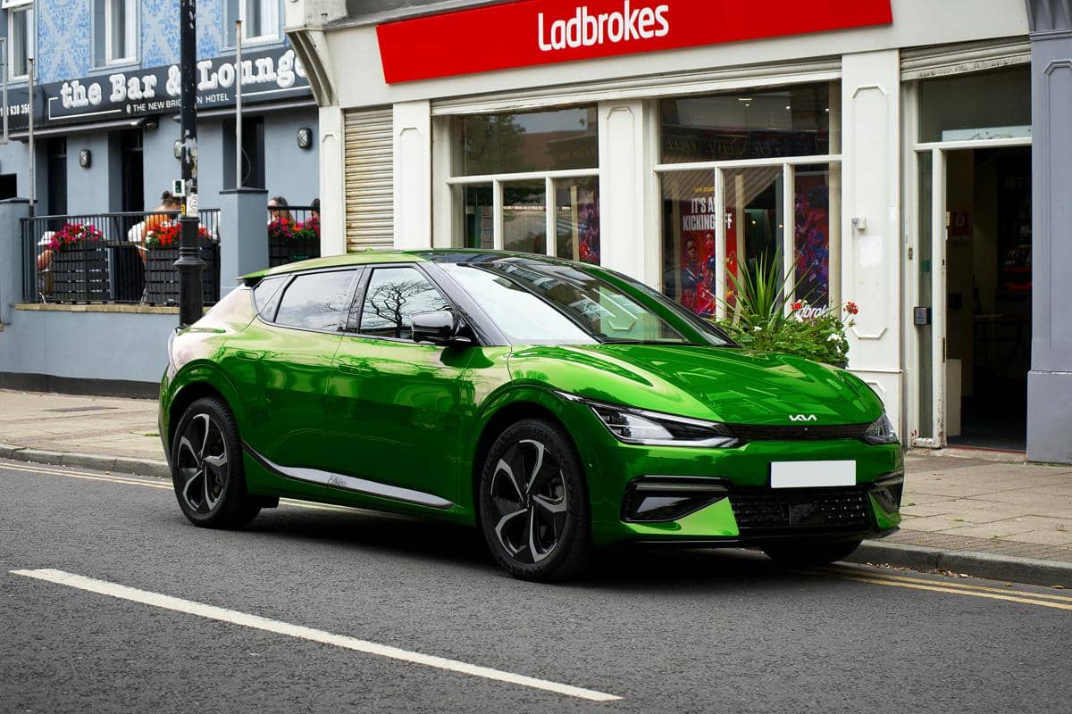 ilustrasi mobil hatchback