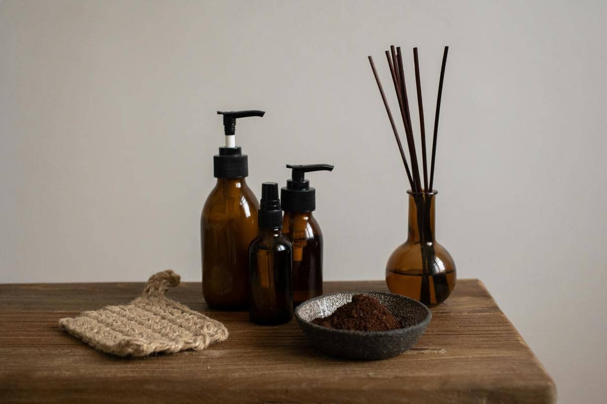 ilustrasi reed diffuser (pexels.com/KATRIN BOLOVTSOVA)