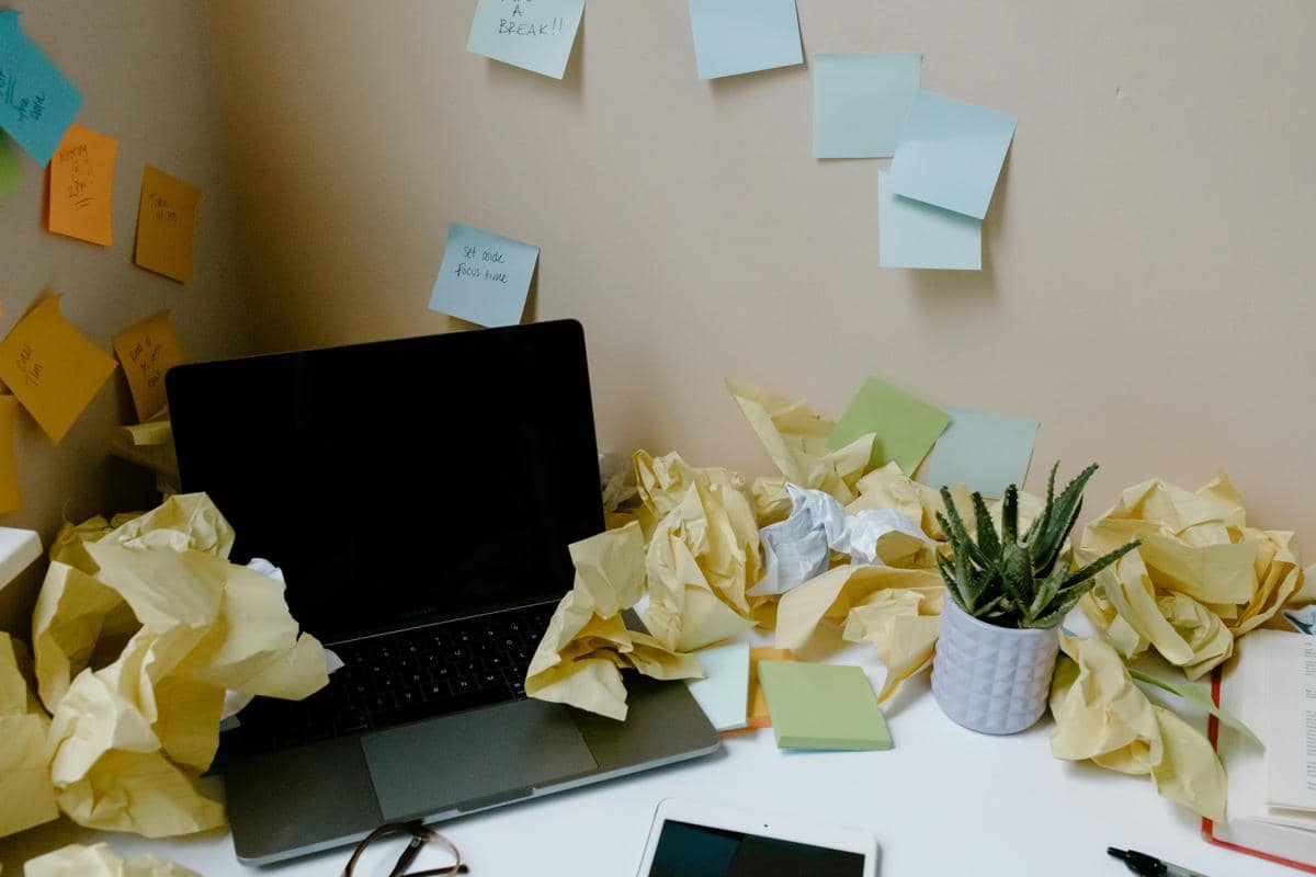 5 Tips Dekorasi Meja Kerja Minimalis dengan Budget Seadanya