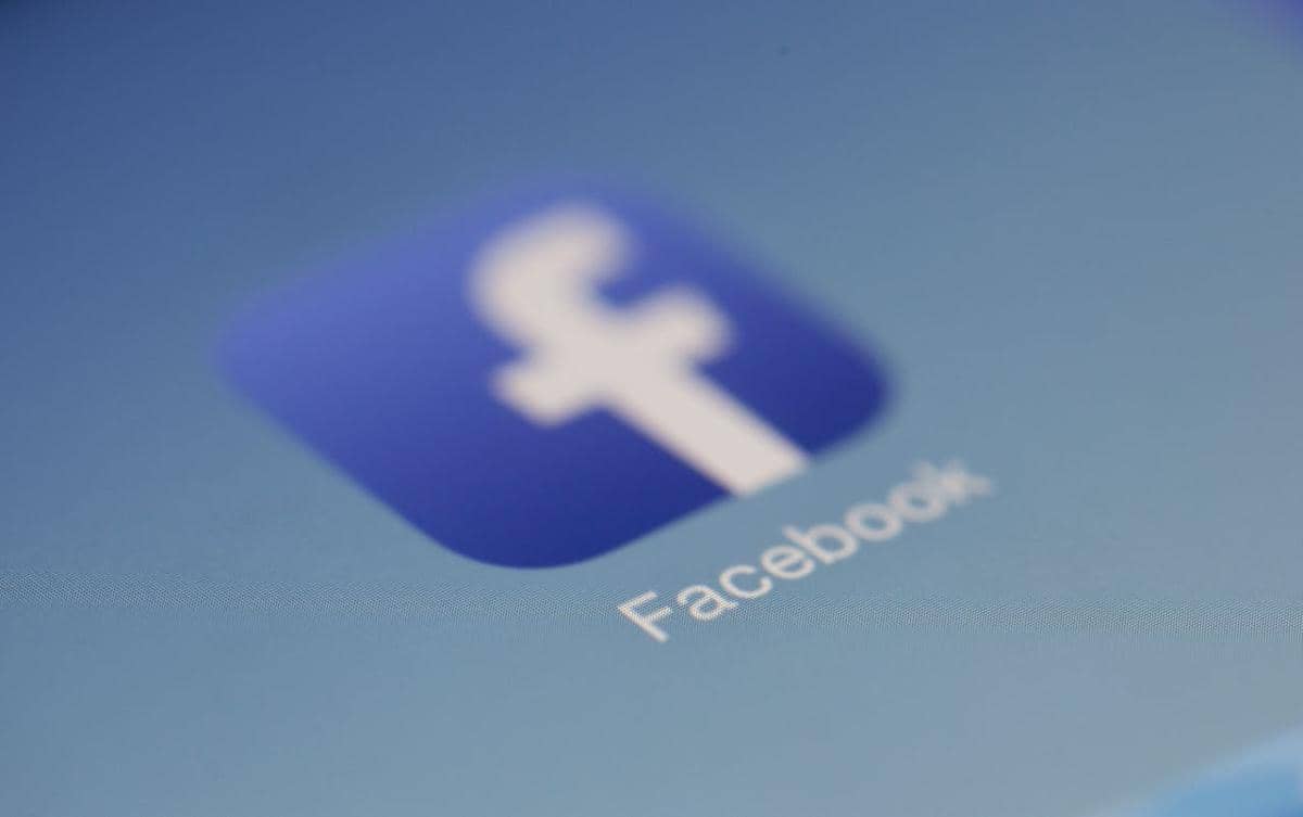 ilustrasi aplikasi Facebook