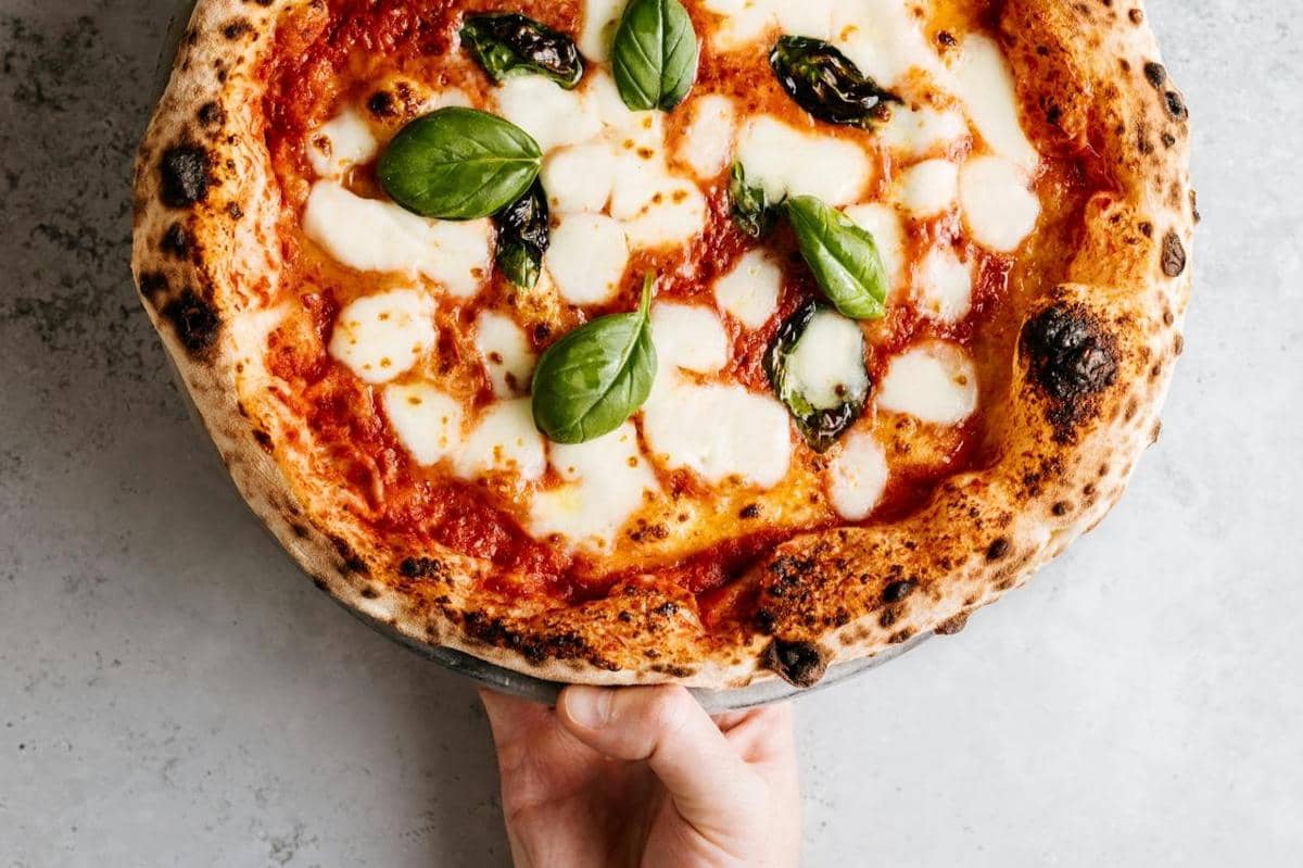 ilustrasi pizza crust sourdough