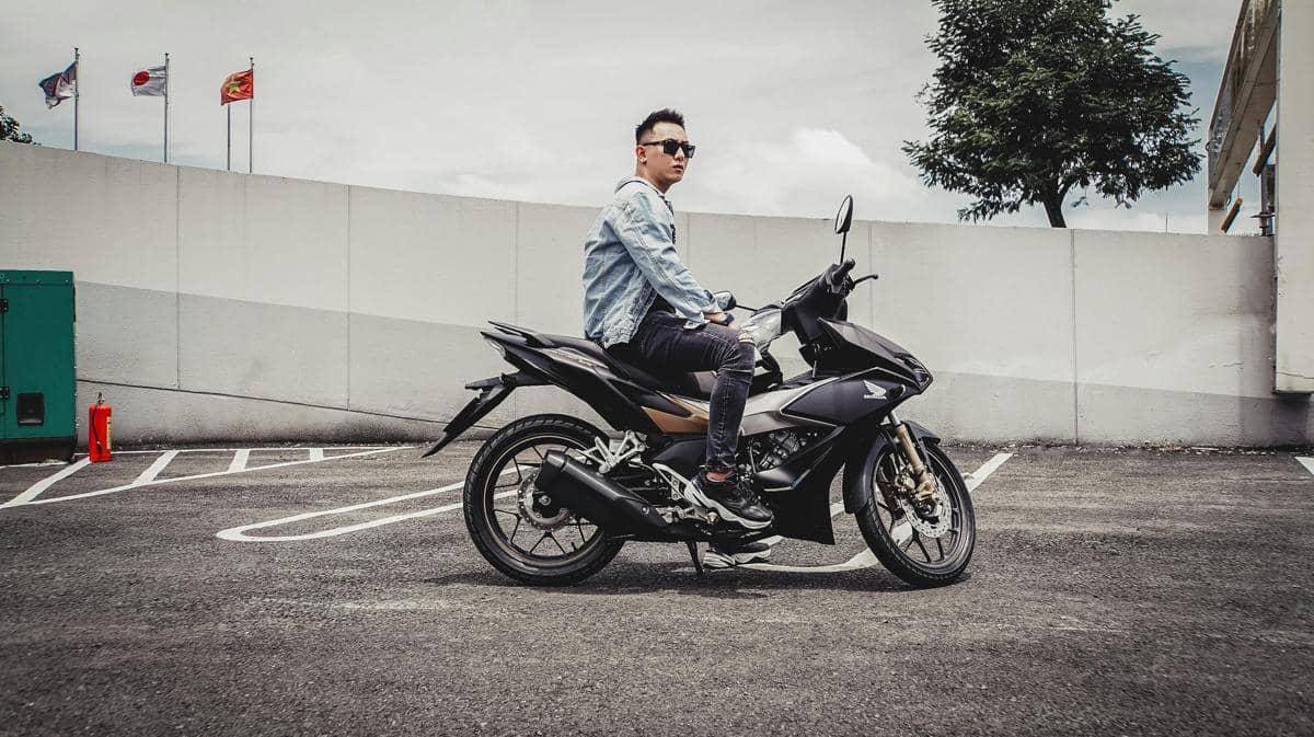 ilustrasi motor ojek 
