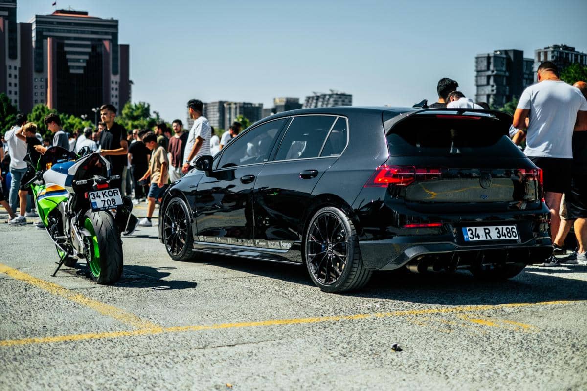 ilustrasi mobil hatchback