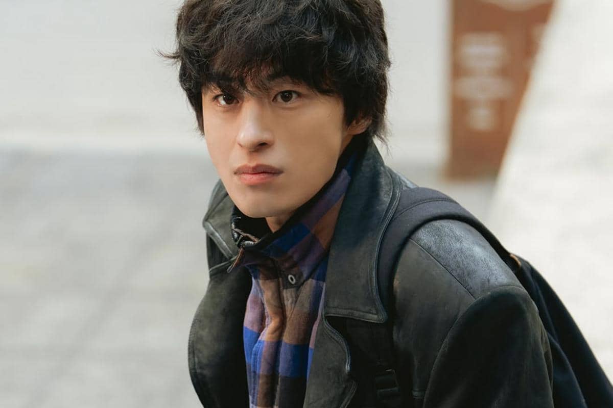 7 Perubahan Hwang Dong Man Usai Jatuh Cinta di We Are All Trying Here