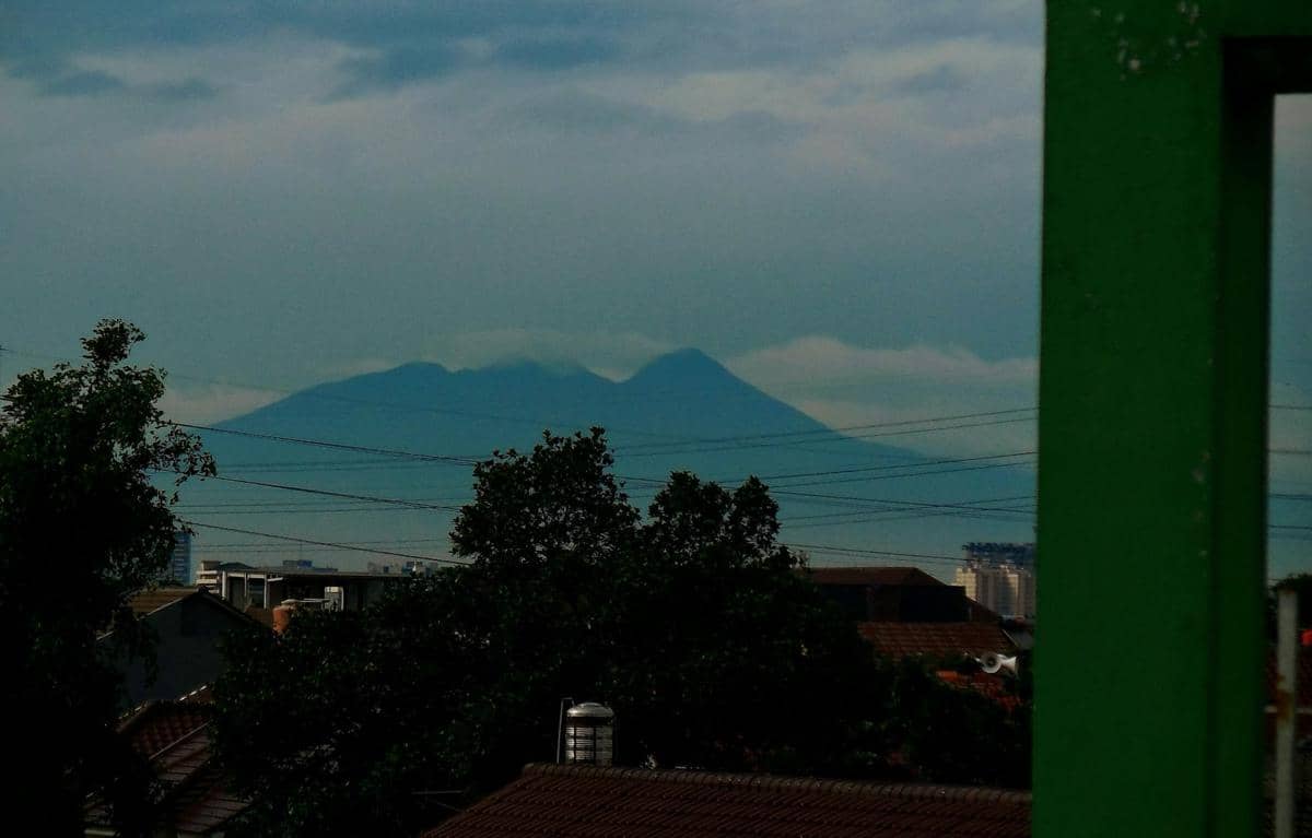 ilustrasi Gunung Salak