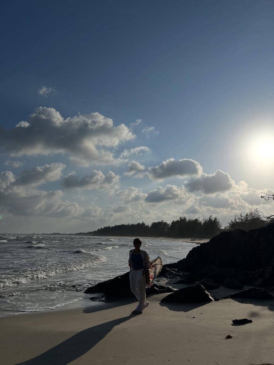 Shalom Razade berlibur di Belitung Timur