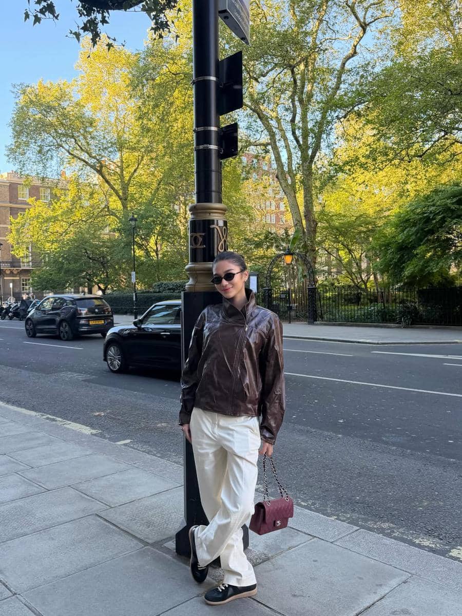 Azizah Salsha jalan-jalan di London