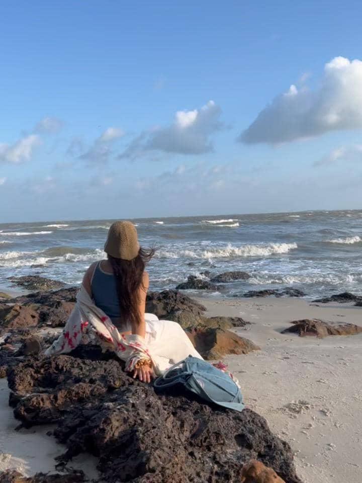 Shalom Razade berlibur di Belitung Timur