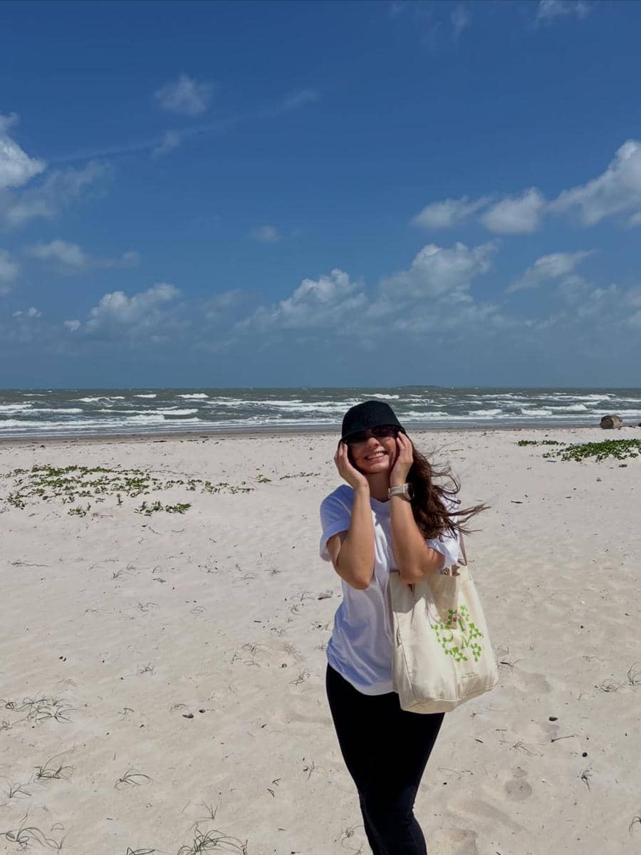 Shalom Razade berlibur di Belitung Timur
