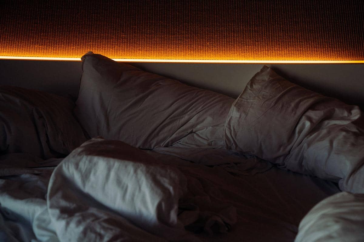 ilustrasi interior kamar tidur hidden lighting