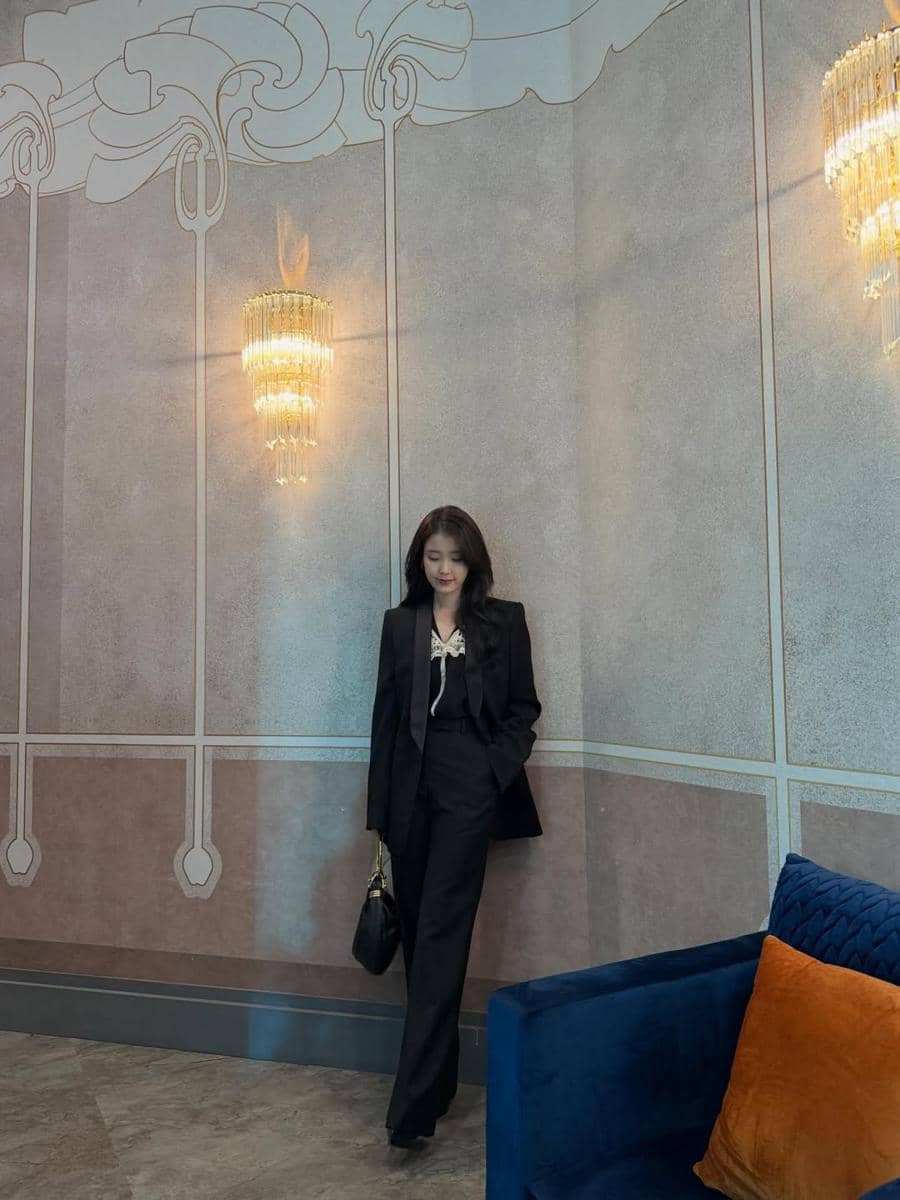 IU