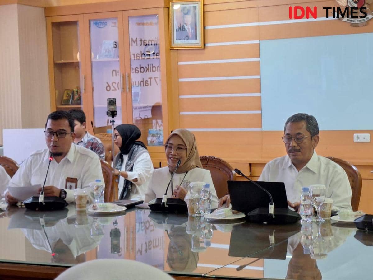 Direktur Jenderal Guru dan Tenaga Kependidikan (Dirjen GTK) Kemendikdasmen, Nunuk Suryani saat menyampaikan keterangan pers soal Surat Edara