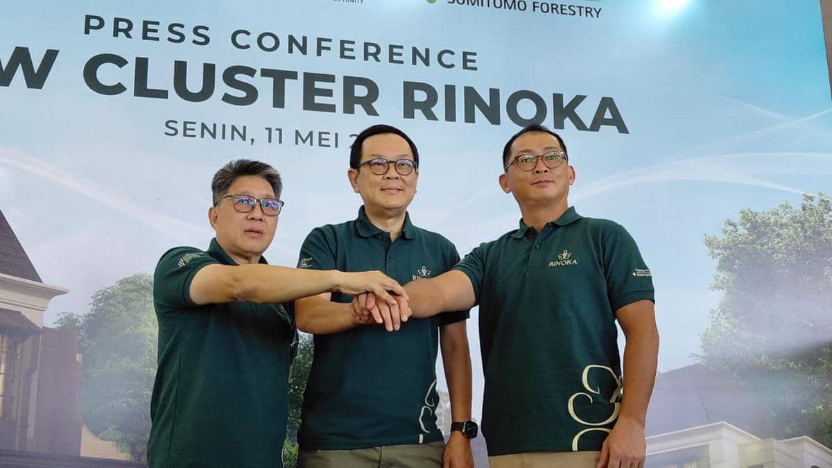 Direktur PT Sinergi Mutiara Cemerlang, Kiplongang Akemah (kiri); Executive Director Summarecon Mutiara Makassar, Indra W. Antono; Direktur P
