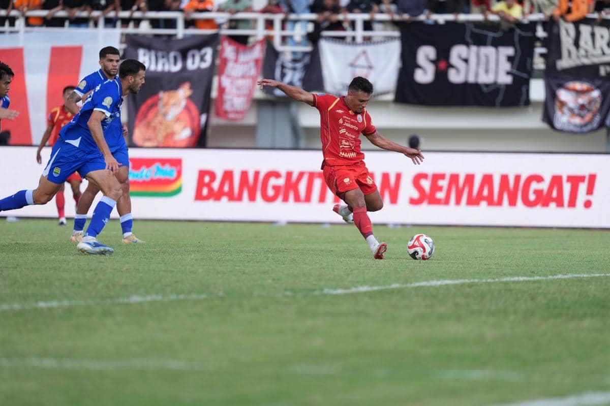 Persija menghadapi Persib di Super League 2025/26.