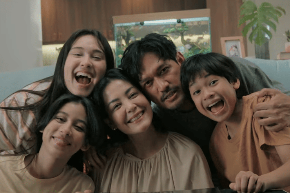 Review Film Yang Lain Boleh Hilang Asal Kau Jangan: Menyentuh Hati