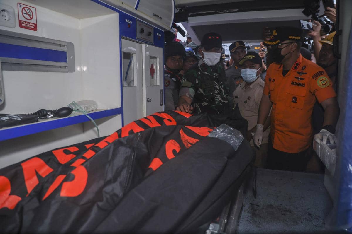 Pada hari ketiga, tim SAR gabungan menemukan dua Warga Negara Asing (WNA) asal Singapura Heng Wen Qiang Timothy dan Shahin Muhrez Bin Abdul 