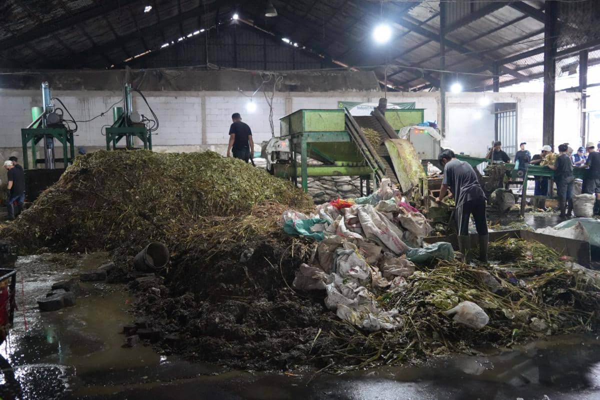 Menteri LH Soroti Sampah Pasar Caringin, Bisa Jadi Sumber Cuan