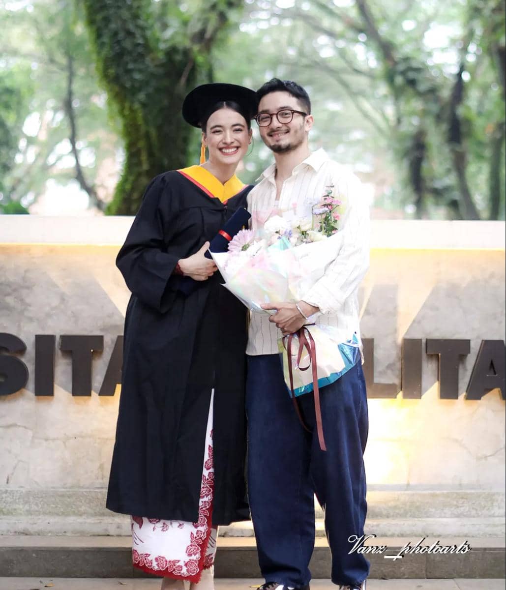Mawar Eva Wisuda