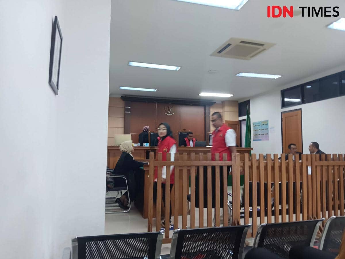 Wahyu Papat dab Zahlidar usai menjalani sidang (Dok. Khaerul Anwar)
