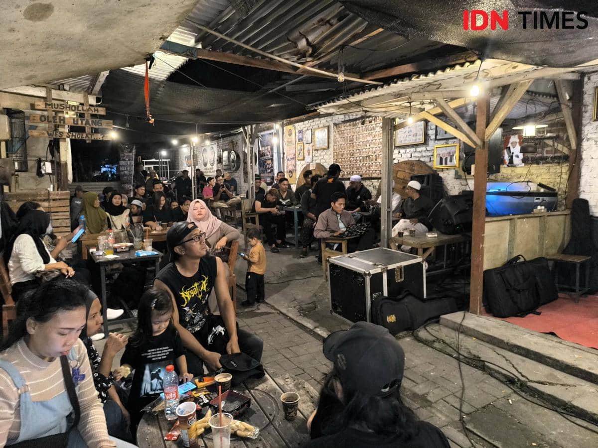 Saat Metal dan Pengajian Duduk Semeja di Warung Sederhana Surabaya