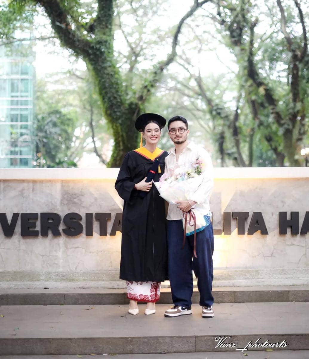 Mawar Eva Wisuda