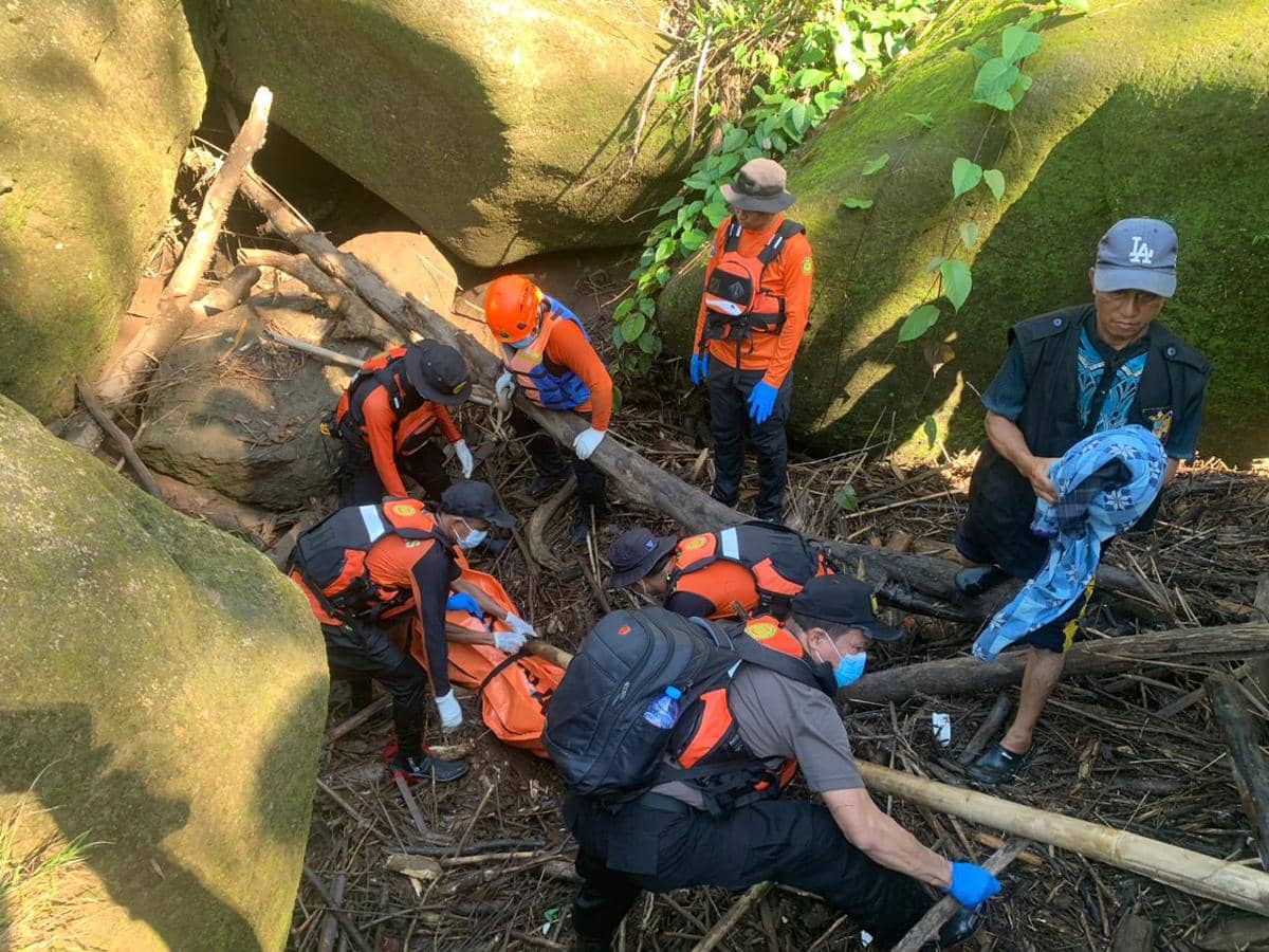 Terseret Arus Sungai Buakkang di Gowa, Pasutri Ditemukan Meninggal