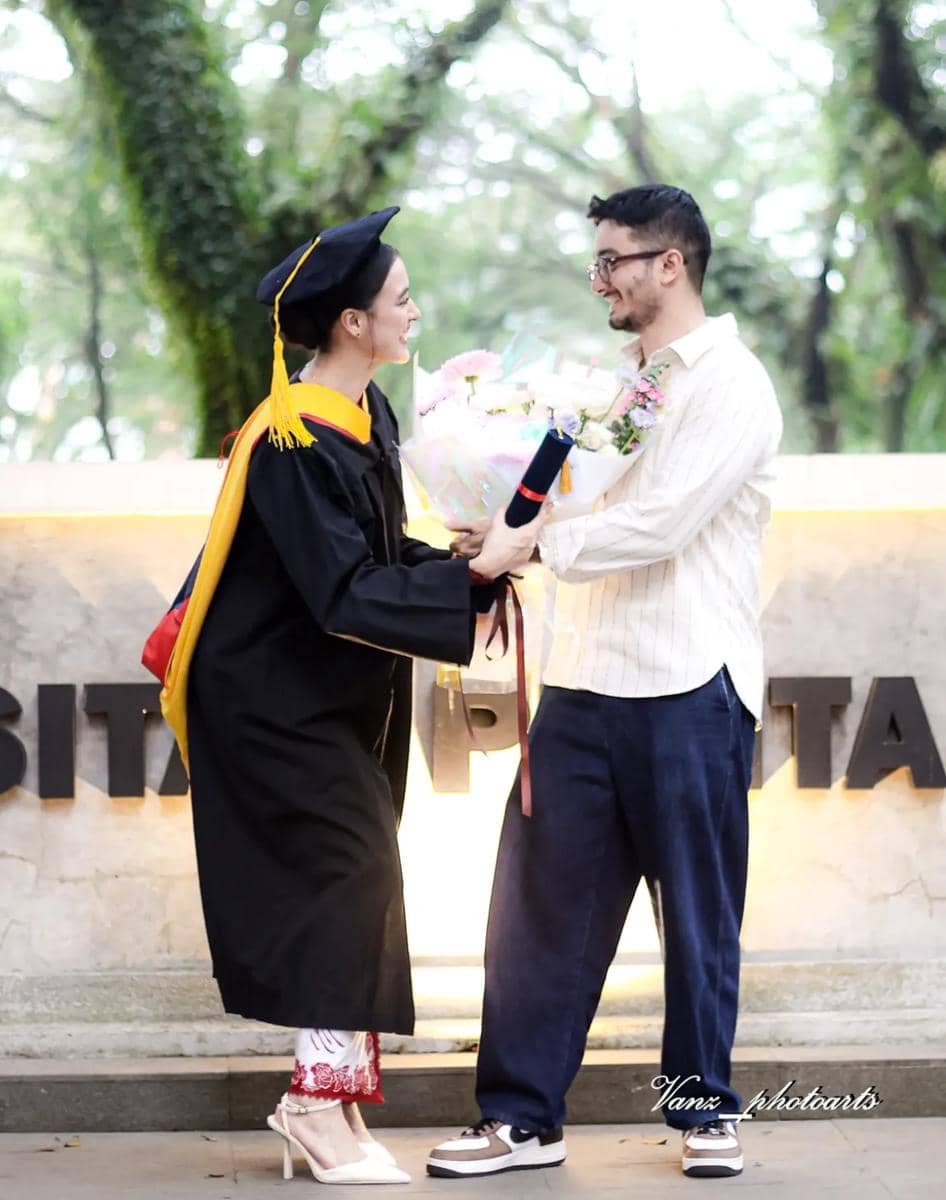 Mawar Eva Wisuda