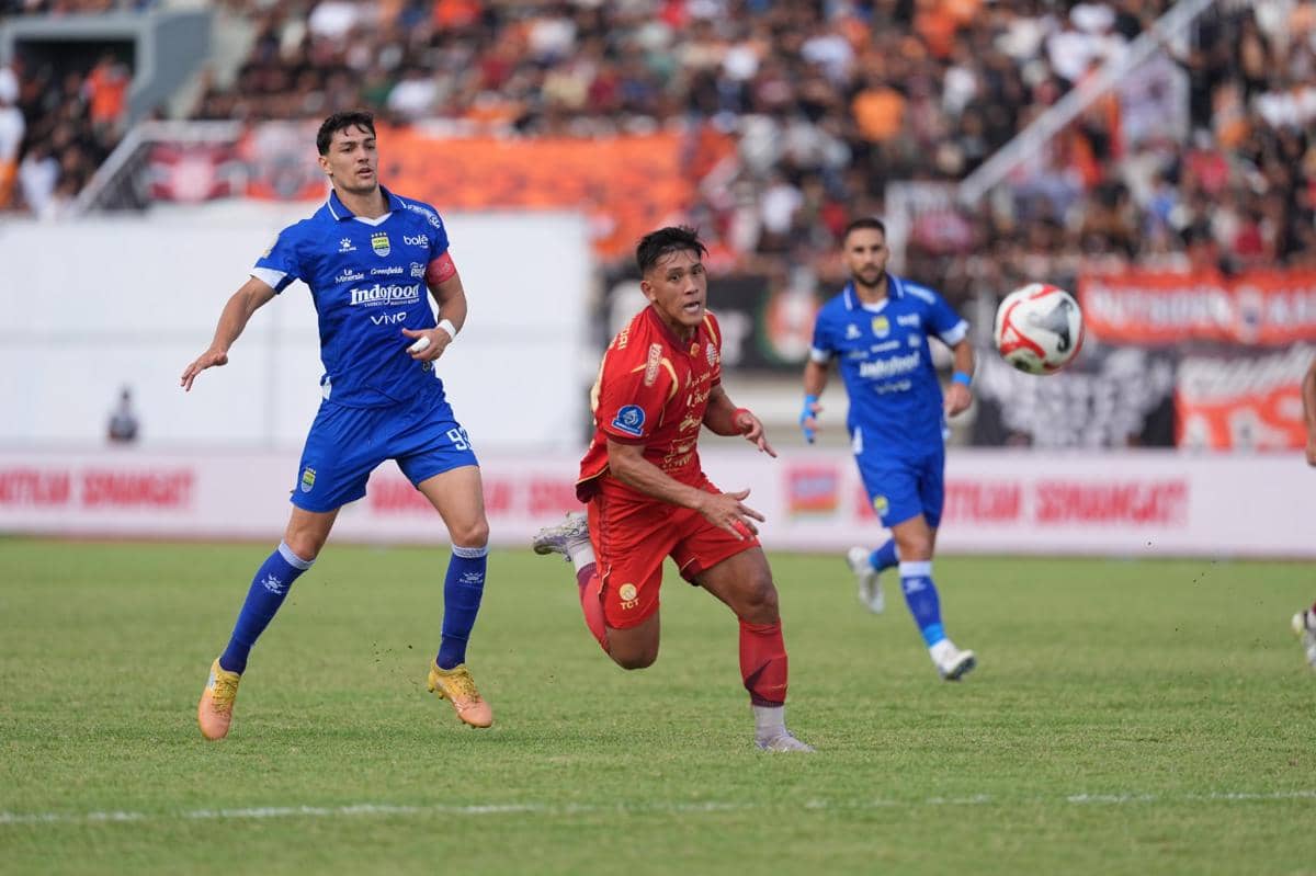 Persija menghadapi Persib di Super League 2025/26.