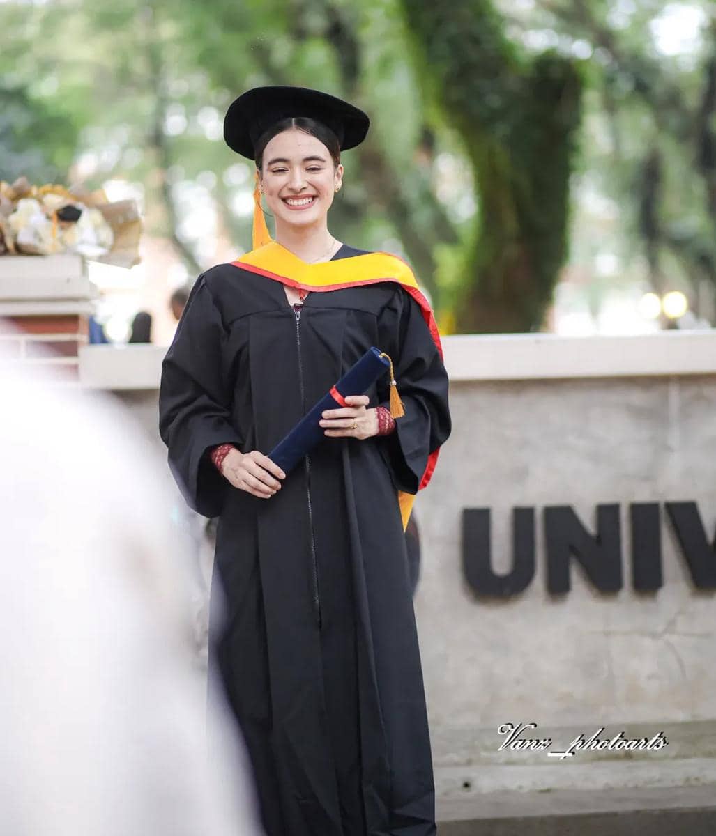 Mawar Eva Wisuda