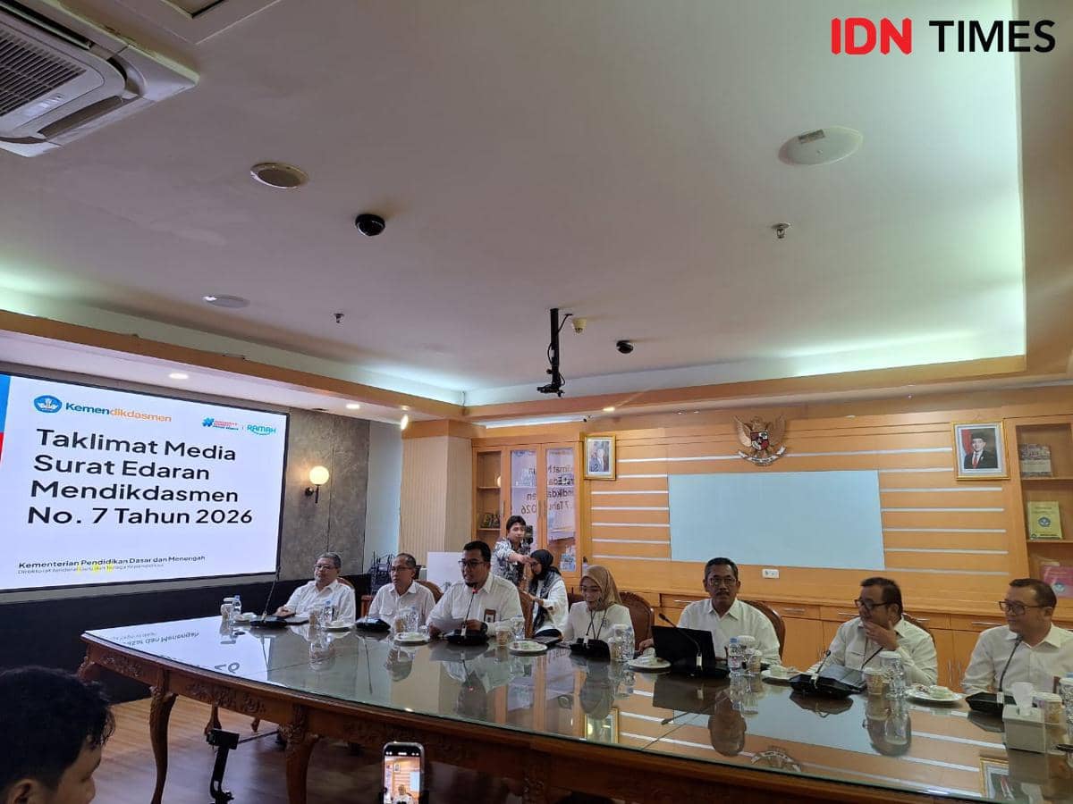 Direktur Jenderal Guru dan Tenaga Kependidikan (Dirjen GTK) Kemendikdasmen, Nunuk Suryani saat menyampaikan keterangan pers soal Surat Edara