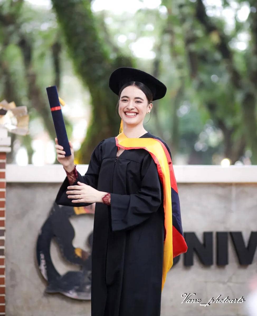 Mawar Eva Wisuda
