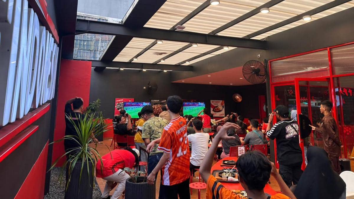 Saat Bobotoh dan Jakmania Semarakkan Persija vs Persib dari Layar Kaca