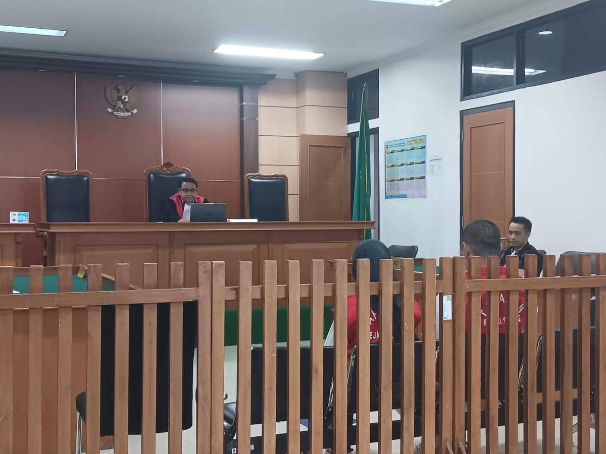 Wahyu Papat dab Zahlidar usai menjalani sidang (Dok. Khaerul Anwar)