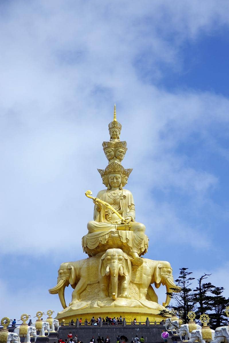 Patung Buddha Samantabhadra di Mount Emei