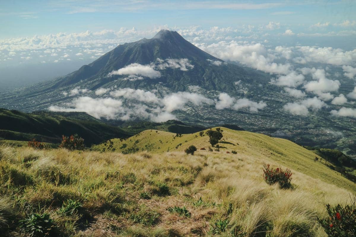 ilustrasi Gunung Merbabu (unsplash.com/Yub 12)