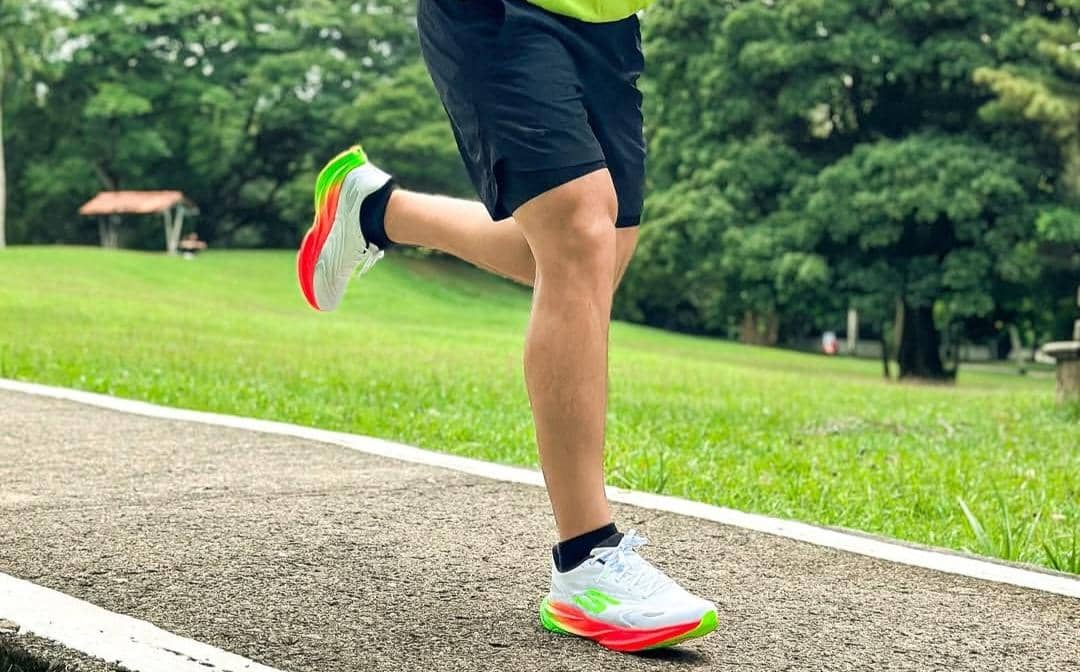 5 Rekomendasi Sepatu Lari Skechers untuk Pemula dan Pelari Rutin