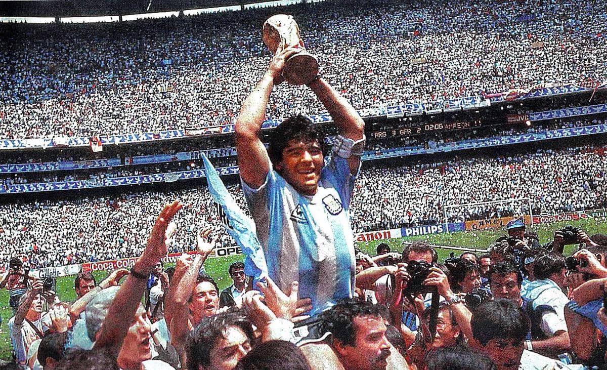 potret Maradona di Estadio Azteca