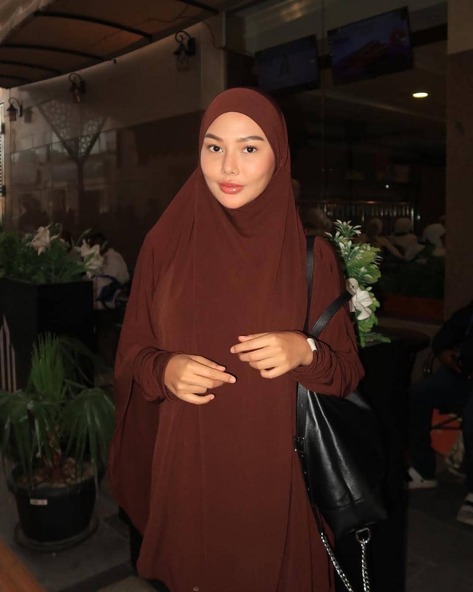 OOTD hijab cokelat tua ala Dara Arafah
