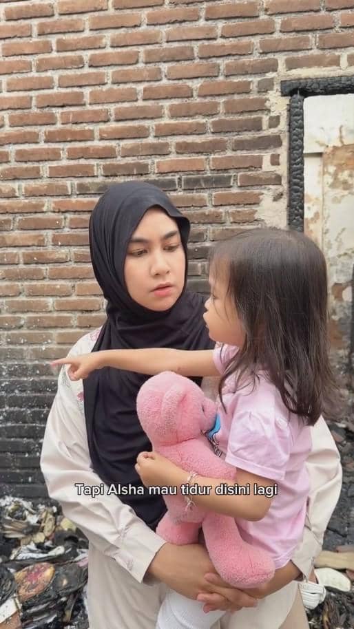 Anisa Rahma Perdana Ajak Anak ke Rumahnya usai Kebakaran (Instagram.com/anisarahma_12)