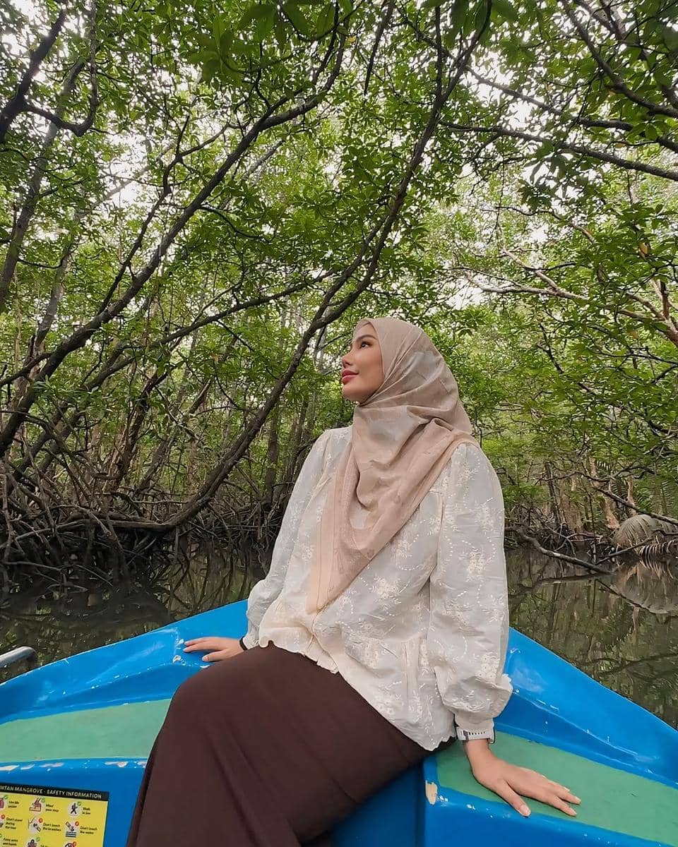 OOTD hijab cokelat tua ala Dara Arafah